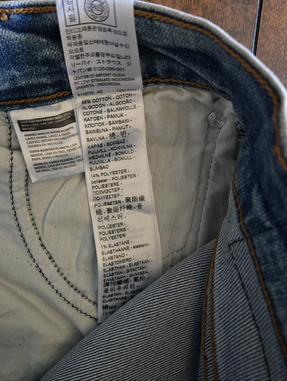 Levi's Women Wedgie Straight High Rise Distressed button Fly Raw Hem Size 24 NWT - Picture 14 of 14